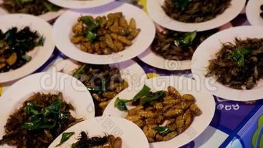 不同类型的熟食市场的熟食昆虫。 亚洲、泰国、芭堤雅